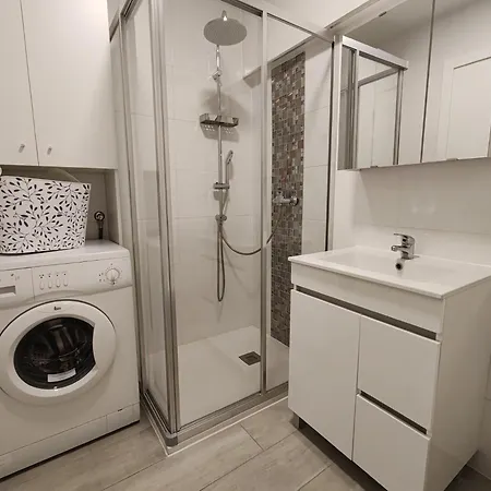 9c S. Gabriel Apartment